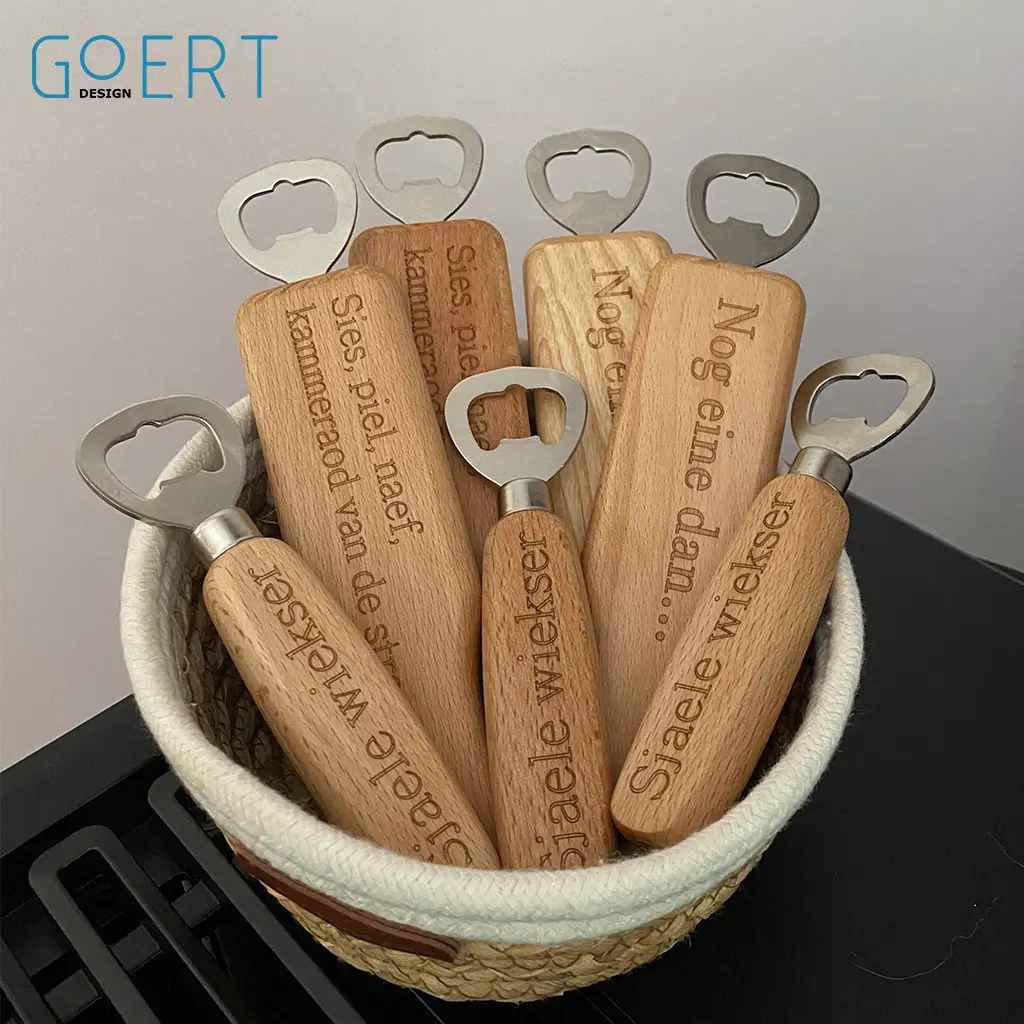 Een mandje gevuld met diverse bieropeners van Goert.