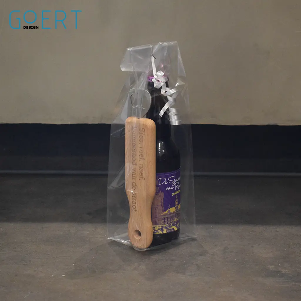 Cadeaupakket met bieropener.