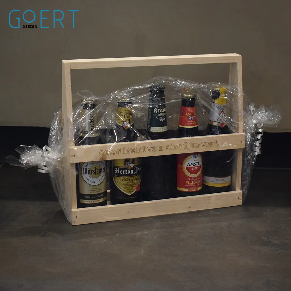 Bierkratje met 5 flesjes bier.